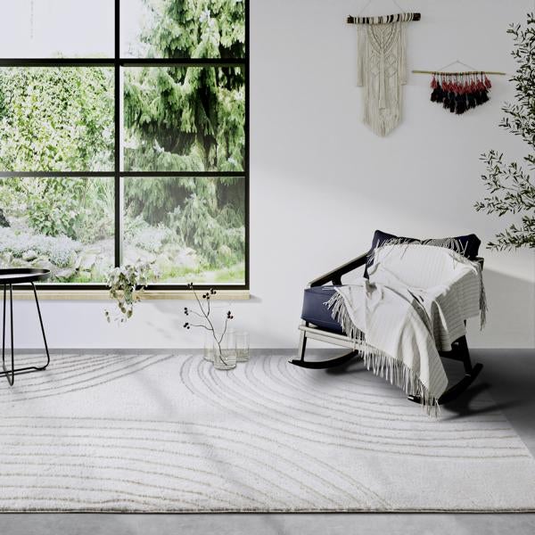 Tapetenrolle mit floralem Muster