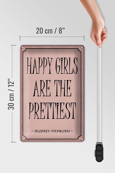 Baustelle mit Bauarbeiter, Nivelliergerät auf Stativ und Messlatte