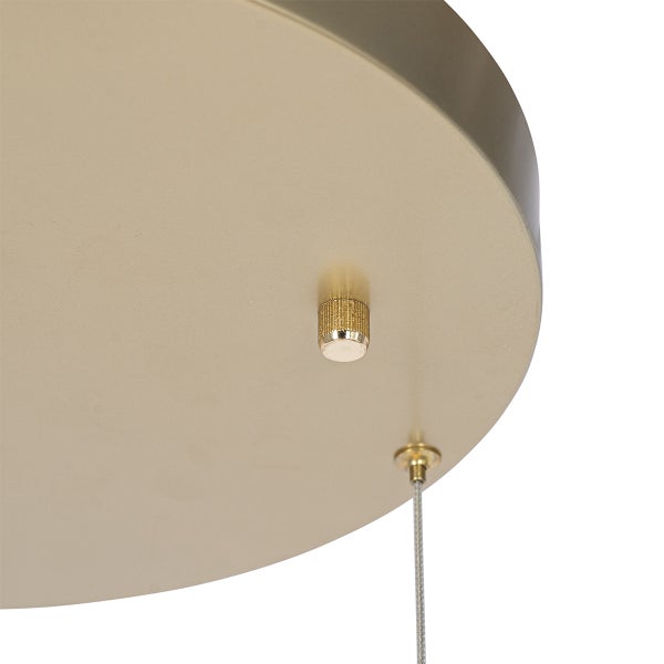 Detailaufnahme einer runden Deckenleuchte mit Befestigungselementen