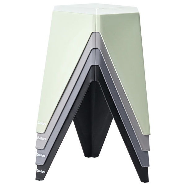 Stapelbare Hocker von Beliani aus Kunststoff in modernem geometrischem Design in Mintgrün, Hellgrau, Dunkelgrau und Schwarz, Beliani Logo.
