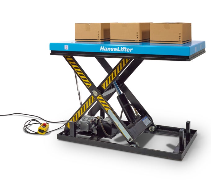 Stationärer elektrischer Scherenhubtisch mit HanseLifter Logo, beladener Plattform und kabelgebundener Fernbedienung.