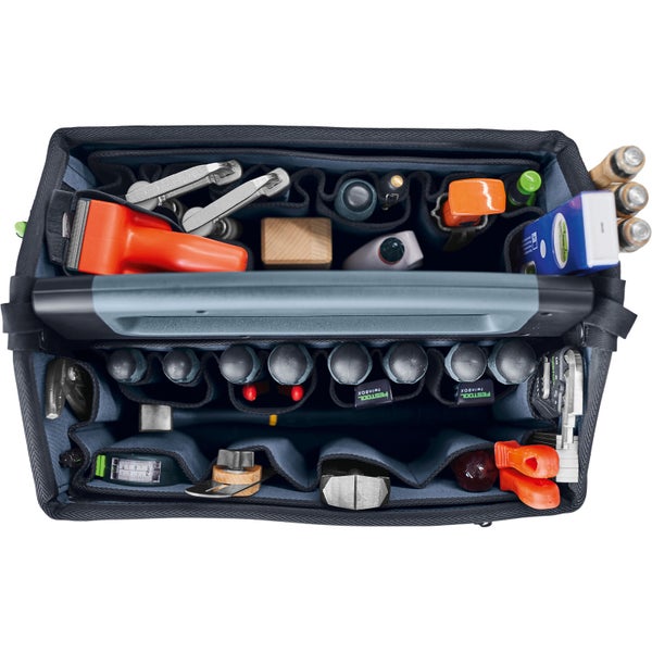 Offene Werkzeugtasche mit diversen Werkzeugen