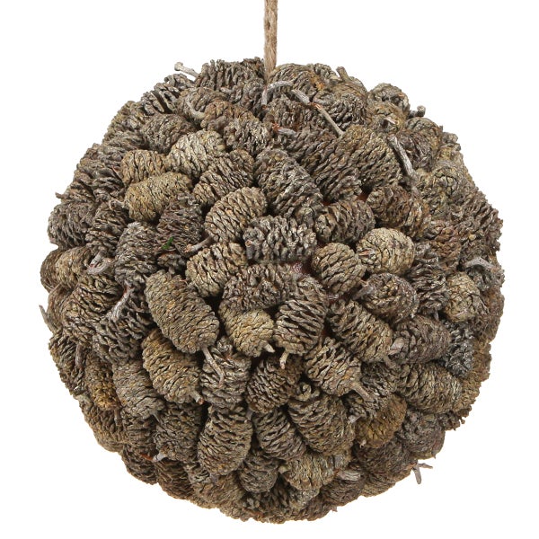 Dekorative Hängekugel aus natürlichen Zapfen mit einer Kordel zum Aufhängen.