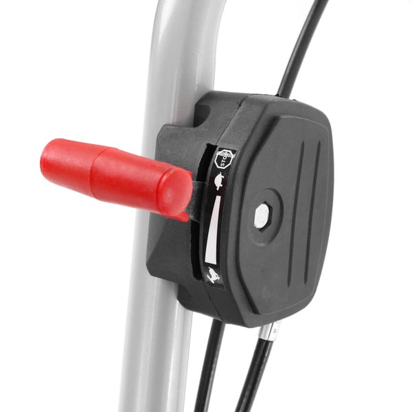 Detailansicht eines Schalters mit rotem Hebel und Stop Symbol für Gartengeräte