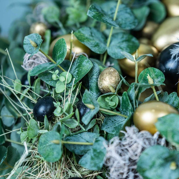 Dekorative Ostereier mit Blattwerk