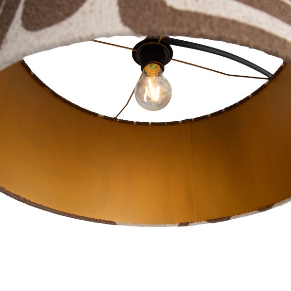 Runder Lampenschirm mit Giraffenmuster und warm leuchtender LED Glühbirne an einer schwarzen Fassung