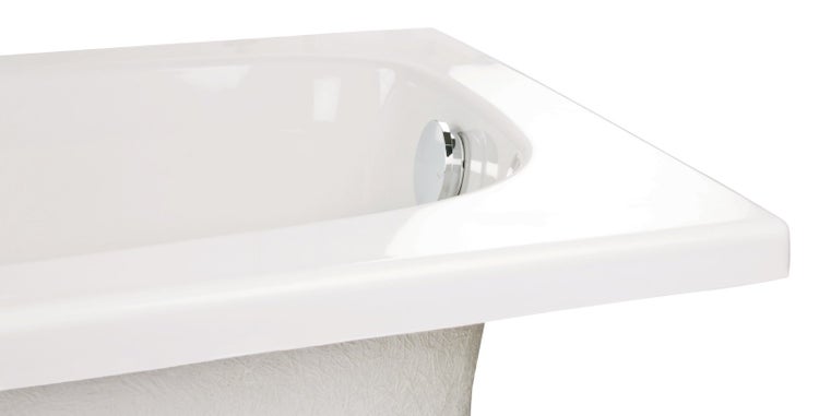 Detailansicht einer Badewanne mit Wannenüberlauf und Abdeckung aus Metall.