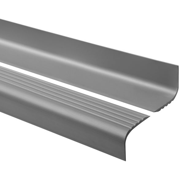 Treppenkantenprofil aus PVC, grau, rutschhemmend mit Rillen, Winkelprofil für Stufenkanten.