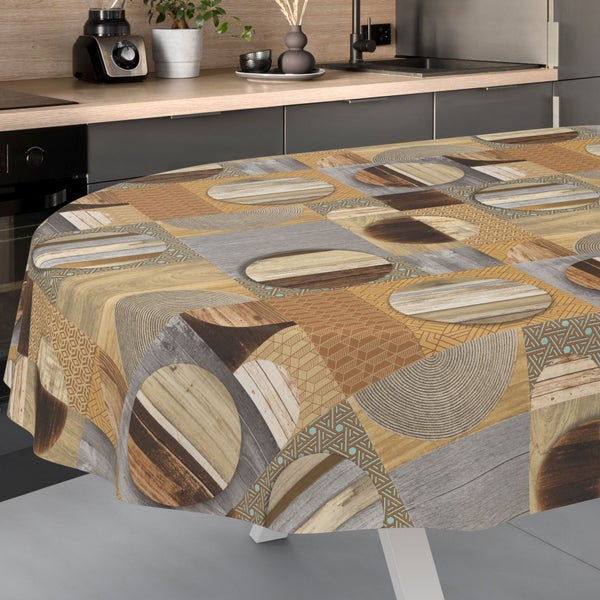 Rundes Tischtuch mit geometrischem Muster aus Kreisen und Holzoptik-Elementen in einer modernen Küche.