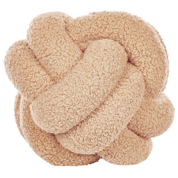 Beiges geknotetes Dekokissen in Kugelform aus Teddy-Stoff.