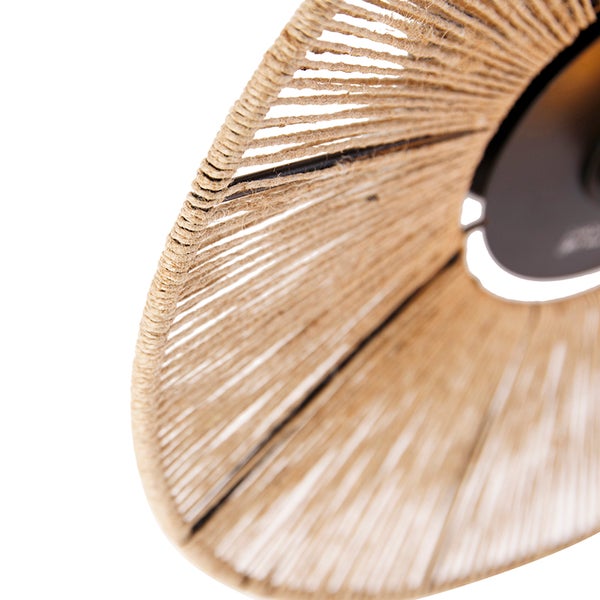 Detailaufnahme eines Lampenschirms aus naturfarbenem Seil und schwarzem Metallrahmen.