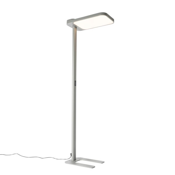 Stehleuchte mit rechteckigem Lampenkopf und Standfuß