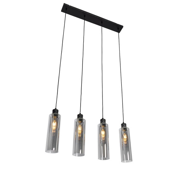 4-flammige Pendelleuchte aus schwarzem Metall mit zylindrischen Glasschirmen.