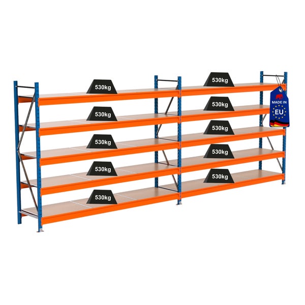 Lagerregal mit Regalböden, belastet mit Gewichten und Made in EU Siegel