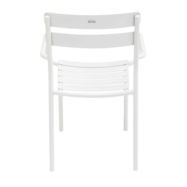 Geschlossener Ampelschirm mit gebogenem Gestell und quadratischem Standfuß in Taupe.