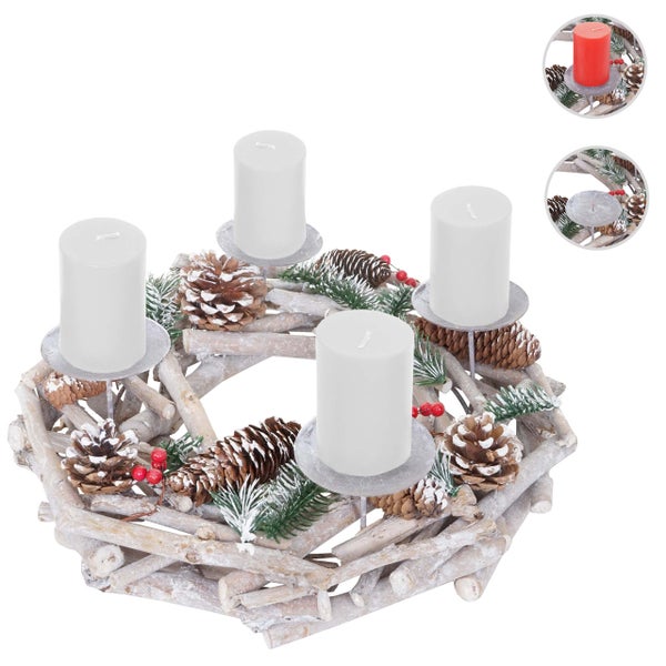 Adventskranz mit vier Kerzen, Tannenzapfen und Beeren