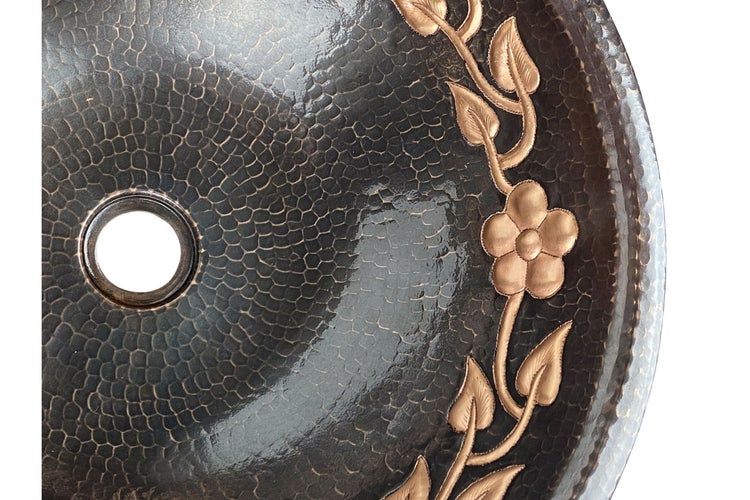 Aufbauwaschbecken aus gehämmertem Kupfer mit Blumenmuster