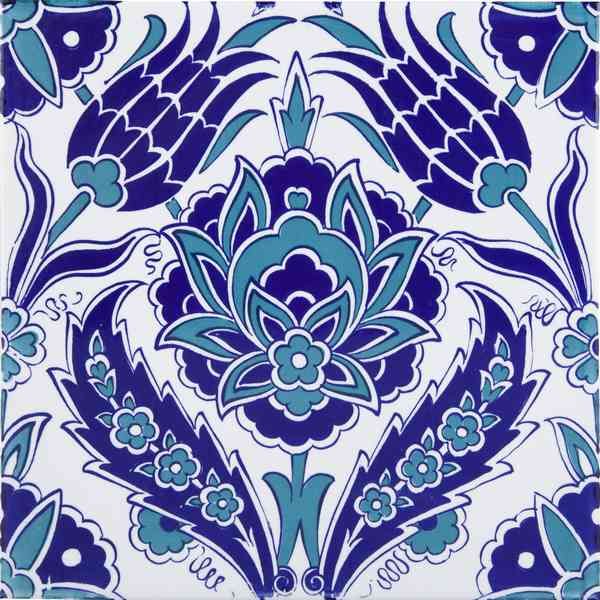 Fliesenmuster mit floralem Dekor