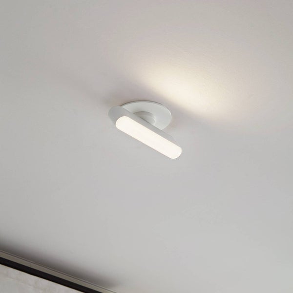 Moderne weiße LED-Wand- oder Deckenleuchte in ovaler Form mit runder Halterung, minimalistisches Design.