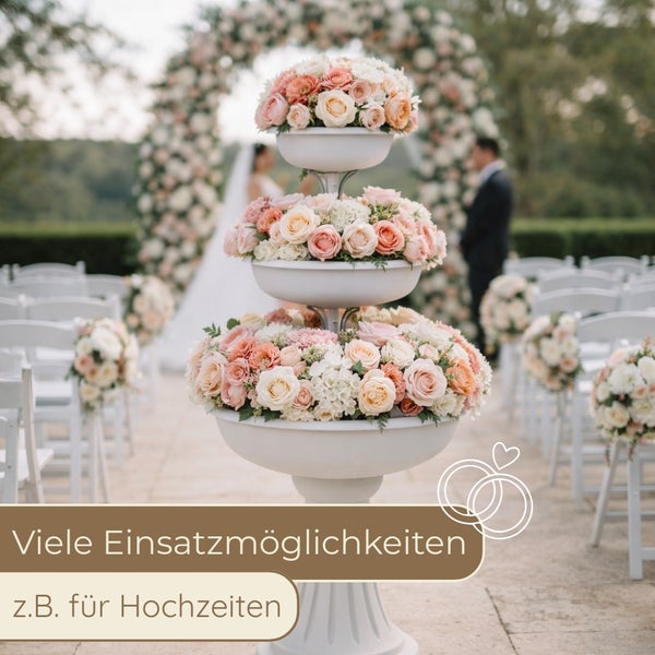 Dekoration mit Blumenarrangements für Hochzeitsdekoration