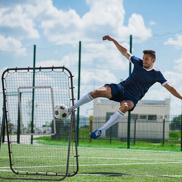 HOMCOM Fußball Rebounder, Klappbarer Fußballtor, Kickback Rückprallwand mit 4 Verstellbaren Stufen,  123 x 73 x 178,5 cm, PE-Netz, Eisen, Schwarz
