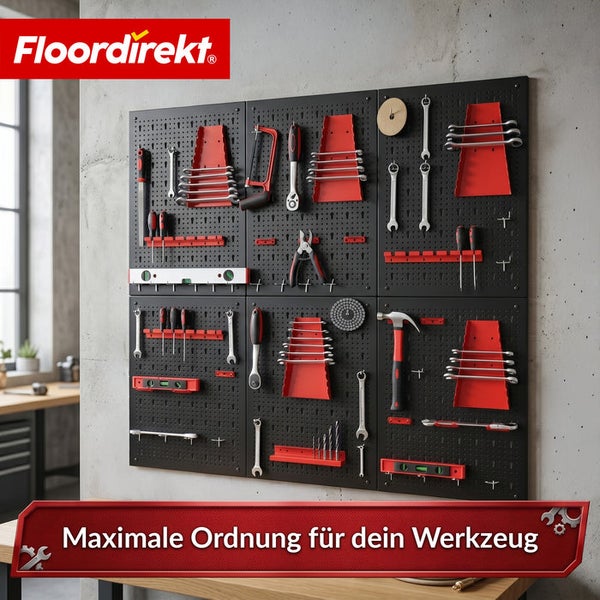 Werkzeugwand aus schwarzen Lochplatten mit roten Halterungen und Handwerkzeugen wie Hammer, Zangen und Schraubenschlüssel. Floordirekt Logo.