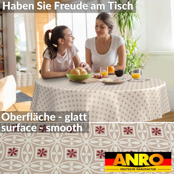 Runde Wachstuch-Tischdecke mit glatter Oberfläche und Blumenmuster auf einem Esstisch in einem hellen Wohnraum, ANRO Logo.