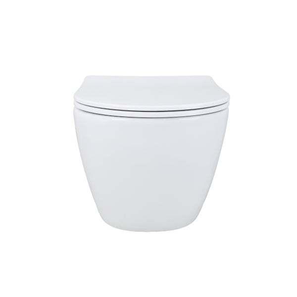 Wandhängende Toilette aus weißer Keramik inklusive Toilettensitz.