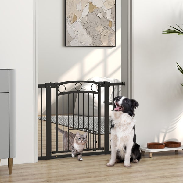 Schwarzes Haustiertor mit Katze und Hund in einem hellen Raum