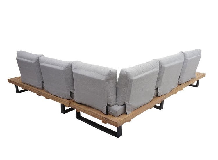 L-förmiges Lounge-Sofa von hinten gesehen, mit Holzgestell, schwarzen Metallbeinen und grauen Rückenkissen.