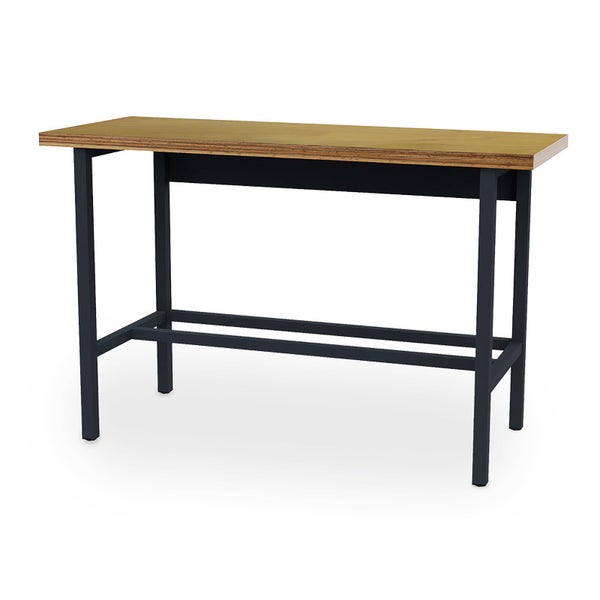 Hoher Bartisch mit einer rechteckigen Tischplatte aus Holz in Multiplex Optik und einem schwarzen Metallgestell mit Fußstütze.