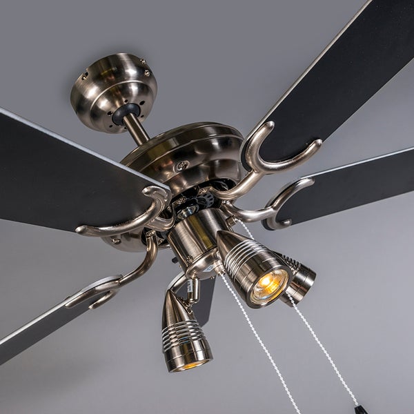 Deckenventilator mit Beleuchtung und Zugschaltern, Gehäuse in Metalloptik mit fünf Ventilatorflügeln für Wohnräume