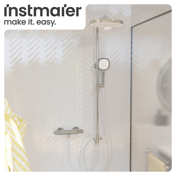Duschsystem mit Kopfbrause und Handbrause im Badezimmer
