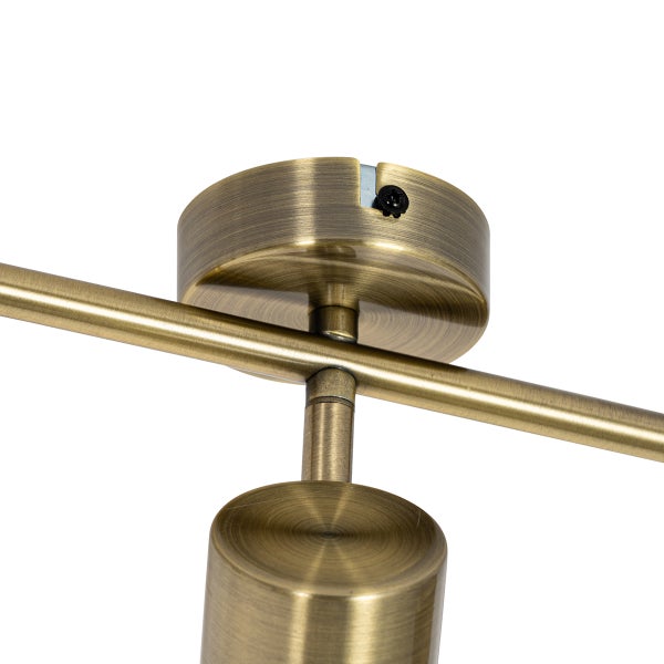 Detailansicht einer Deckenleuchte in Messingoptik