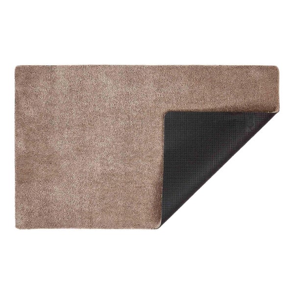 Rechteckige Fußmatte mit Teppichoberfläche und rutschfester Unterseite
