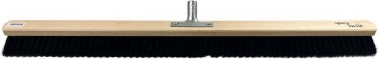 Kehrbesen mit Holzkorpus und schwarzen Borsten