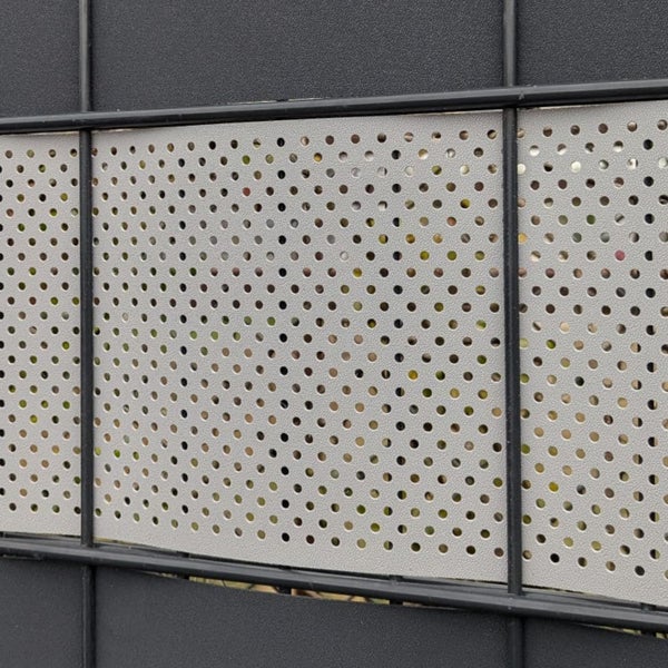 Metallzaun mit Lochblech-Füllung für Sichtschutz