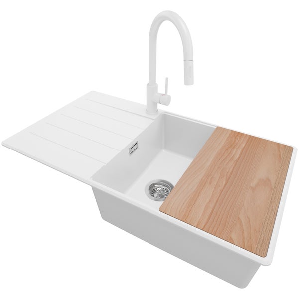 Spüle mit Abtropffläche, Armatur und Schneidebrett