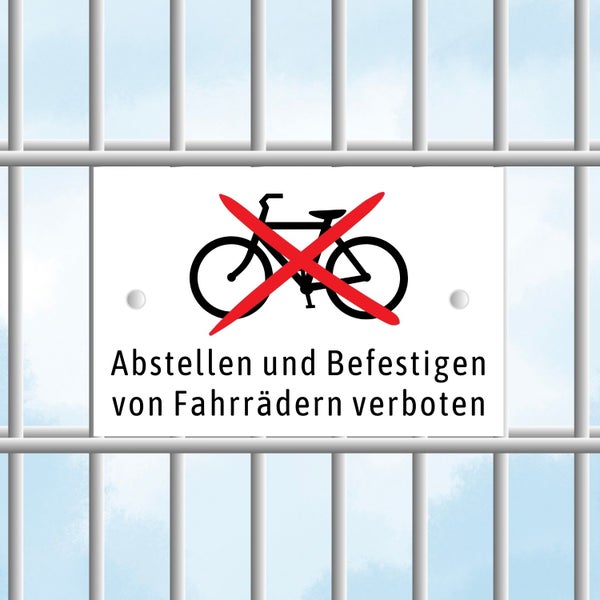Schild mit dem Hinweis: Abstellen und Befestigen von Fahrrädern verboten