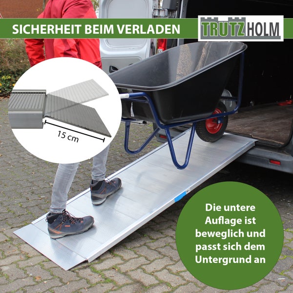 Tragbare Rampe aus Aluminium für sicheres Verladen von Gegenständen in einen Transporter. Flexibles Auflageelement für Anpassung an den Untergrund.
