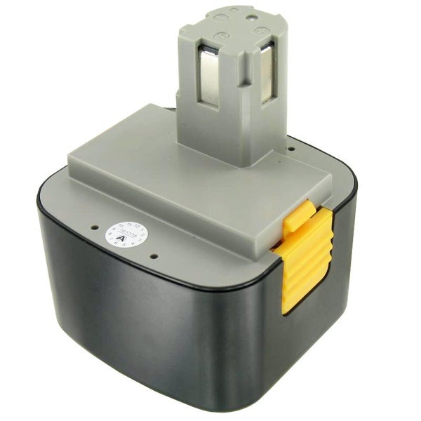 Heller Wohnraum mit modernem grauen Vinylboden, weißen Sofas und Fensterfront