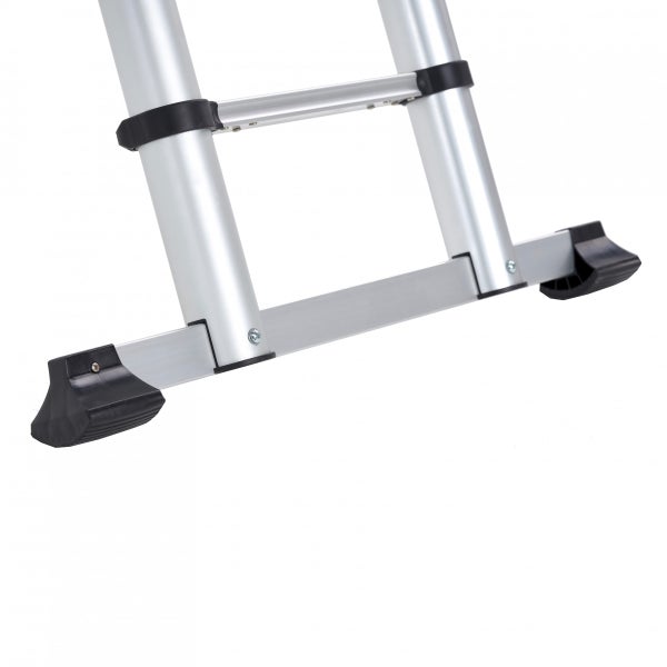 Detailaufnahme einer Aluminiumleiter mit schwarzen Fußkappen