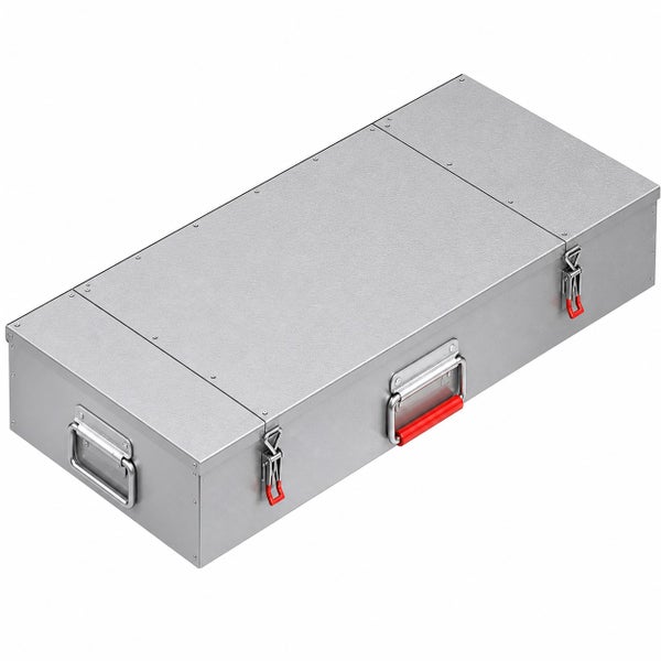 Silberne Aluminium-Transportbox mit Verschlussriegeln und roten Griffen.
