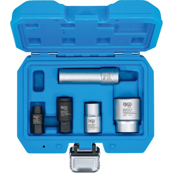 Steckschlüssel-Satz in geöffnetem, blauem Kunststoffkoffer