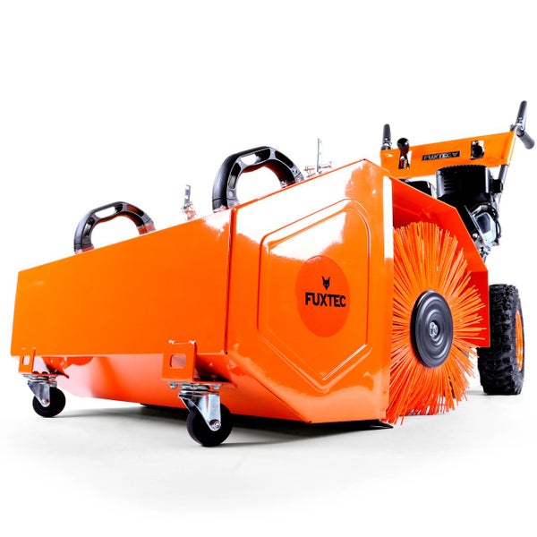 Kehrmaschine mit Bürste und Rädern