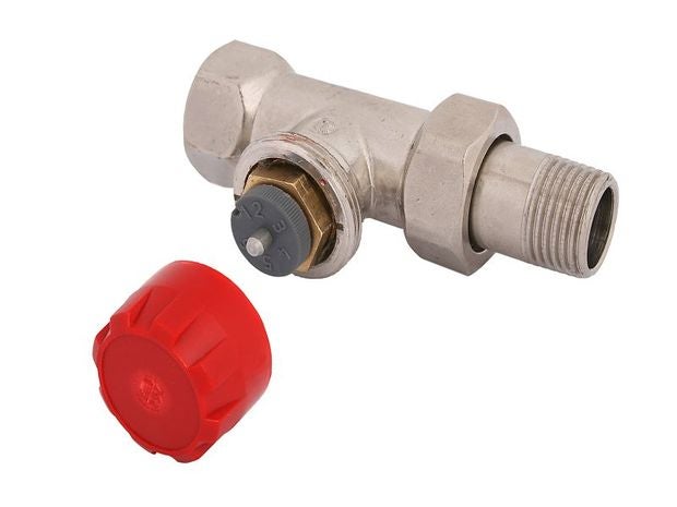 Heizkörperventil aus Metall mit einer roten Schutzkappe und Einstellskala.