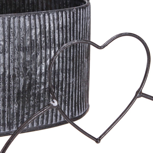 Blumentopf aus Metall mit Herzdesign