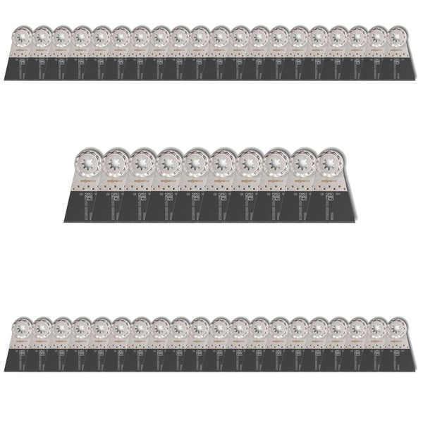 Handwerker schneidet mit einem Multifunktionswerkzeug ein Werkstück an einer Tür