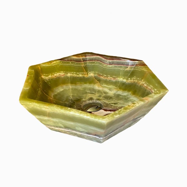 Sechseckiges Aufsatzwaschbecken aus grünem Onyx Naturstein mit individueller Maserung.