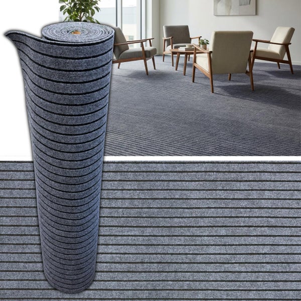 Grauer Teppich mit Streifenmuster in einem Wohnzimmer